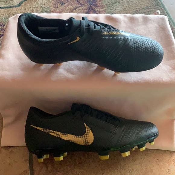 Nike PhantomVNM Academy FG Firm Women Soccer Cleat - Picture 9 of 12